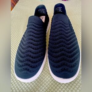 Mountain Sole woven black slip on sneaker with arch support ladies 10 M  NWOT